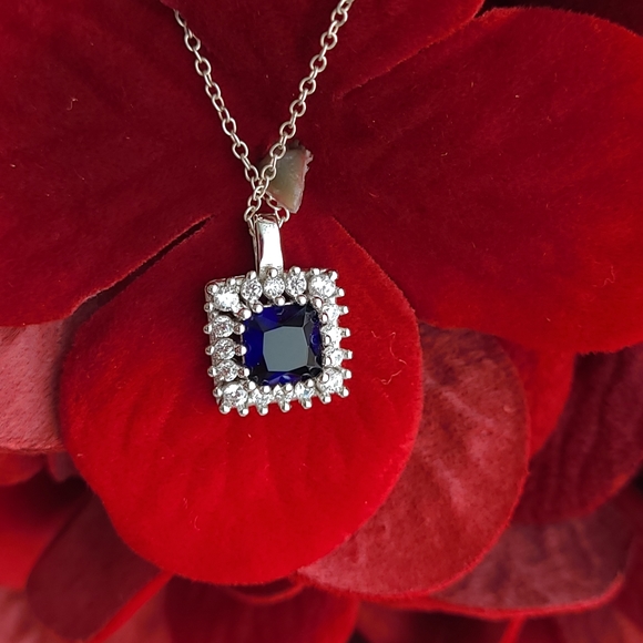 Timeless design blue pendant - Picture 3 of 7